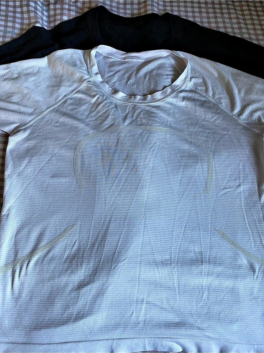 Lululemon Swiftly Tech Long-Sleeve Shirt 2.0
Waist Length white size 12